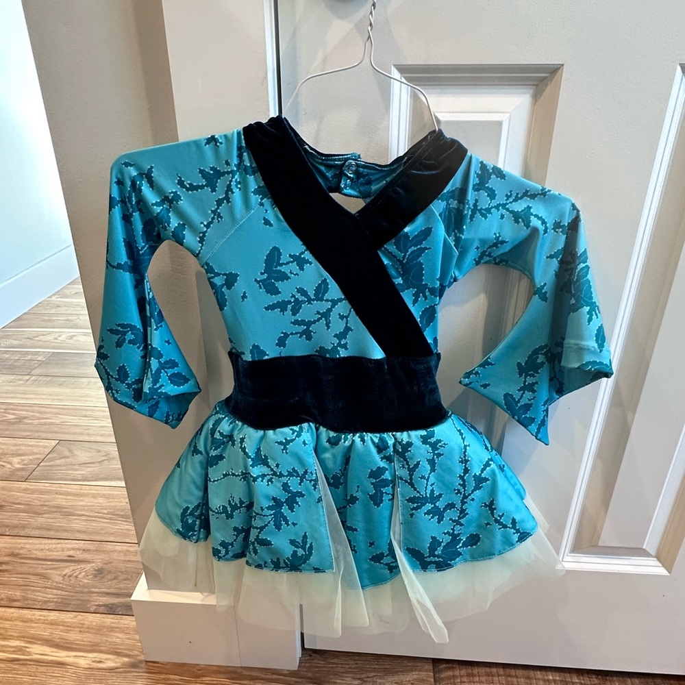 Mulan/asian style costume. Blue.